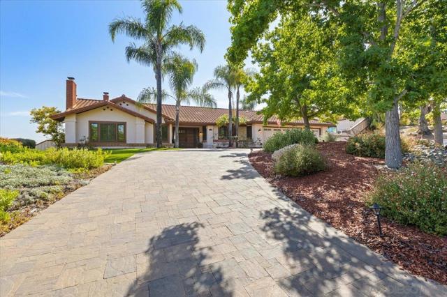 1373 Stoneridge Circle, Escondido CA: https://media.crmls.org/mediaz/274edc93-5318-4d9c-88c1-f325bea4fcc6.jpg
