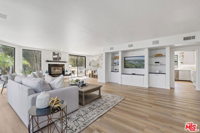 Living room with custom wall u Living room with custom wall u