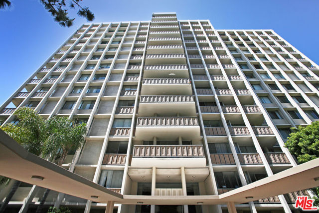 4455 Los Feliz Boulevard, Los Angeles CA: https://media.crmls.org/mediaz/274f24c2-0590-4433-bab5-3698d8731562.jpg