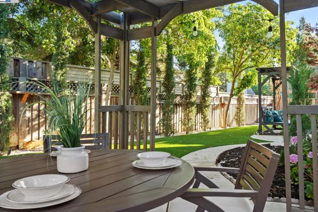 418 Golf Ct, Walnut Creek CA: https://media.crmls.org/mediaz/274f2709-8e93-45de-a7ea-72b0fce6c84c.jpg