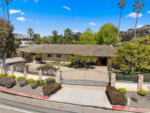 9351 La Jolla Farms Rd, San Diego CA: https://media.crmls.org/mediaz/274f5daa-0d37-42a4-b2f6-a477492d73a7.jpg