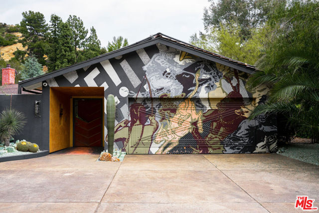 4078 Mandeville Canyon Rd. Road, Los Angeles CA: https://media.crmls.org/mediaz/274f5fbf-341d-4fd5-93e9-eafefcd9789e.jpg