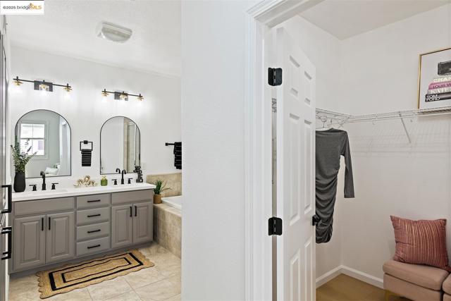 4153 Clarinbridge Cir, Dublin CA: https://media.crmls.org/mediaz/274f8b63-0e9e-487a-aca1-f6d142ba9677.jpg