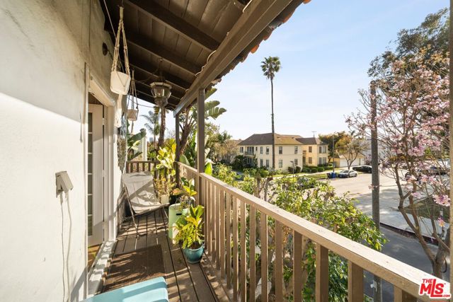 500 N Genesee Avenue, Los Angeles CA: https://media.crmls.org/mediaz/274fa9e4-fb48-4141-8467-5f01eb462253.jpg