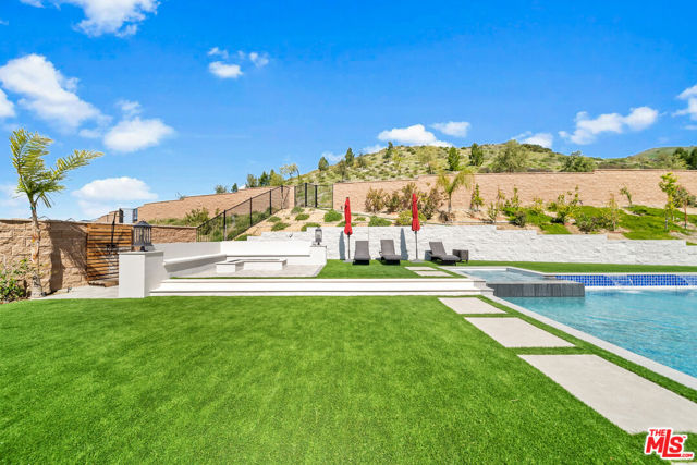 12553 N Ridgeline Road, Porter Ranch CA: https://media.crmls.org/mediaz/27500d0b-4959-48a4-afde-752a9d4754bc.jpg