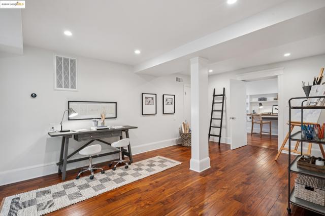 5429 Belgrave Pl., Oakland CA: https://media.crmls.org/mediaz/2750361e-fb1e-401a-a395-e52d955dc133.jpg