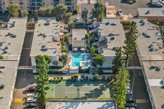 Detail Gallery Image 28 of 34 For 18360 Collins St #L,  Tarzana,  CA 91356 - 2 Beds | 2/1 Baths