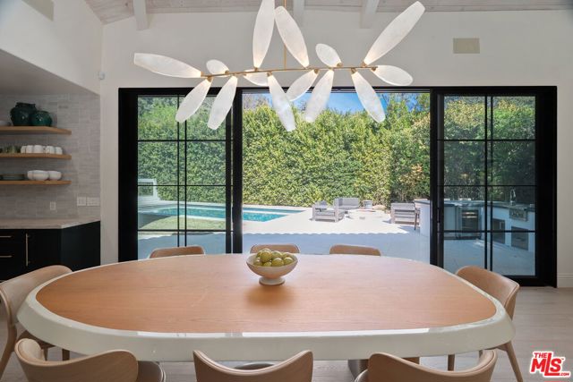7651 Willow Glen Road, Los Angeles CA: https://media.crmls.org/mediaz/27513955-094f-4b3f-9913-d48400fea2c2.jpg