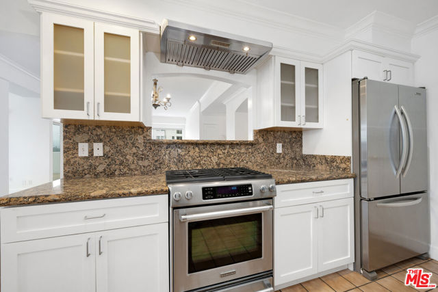 10787 Wilshire Boulevard, Los Angeles CA: https://media.crmls.org/mediaz/27518a6c-0728-40a6-b560-a66fed8a22cd.jpg