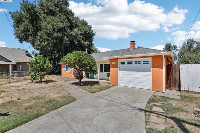 37709 Arlene Court, Fremont CA: https://media.crmls.org/mediaz/2751ac0d-dce8-44f8-af42-ac38138d0825.jpg
