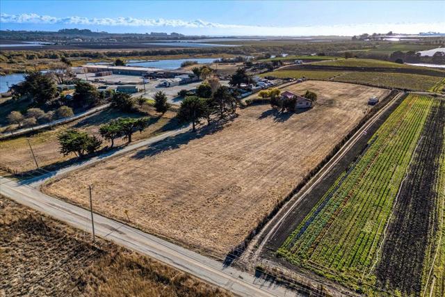 235 Lee Road, Watsonville CA: https://media.crmls.org/mediaz/2751da8d-385c-4232-9b06-f4f4849f122a.jpg