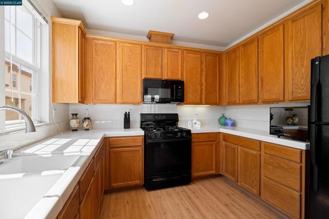 46 Matisse Ct, Pleasant Hill CA: https://media.crmls.org/mediaz/275231da-d9da-491b-b55a-a2370693df87.jpg