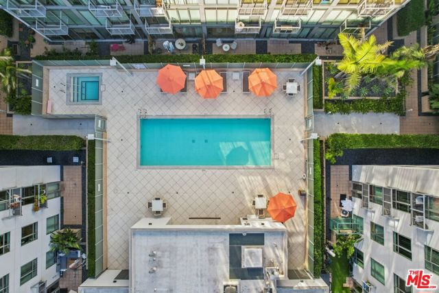 645 W 9th Street, Los Angeles CA: https://media.crmls.org/mediaz/2752501b-3f65-4c29-a5bd-89bd4a09f86a.jpg