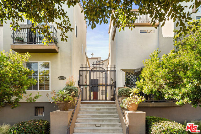 7301 W Manchester Avenue, Los Angeles CA: https://media.crmls.org/mediaz/2752b738-d0fa-4008-a483-b669659187fd.jpg