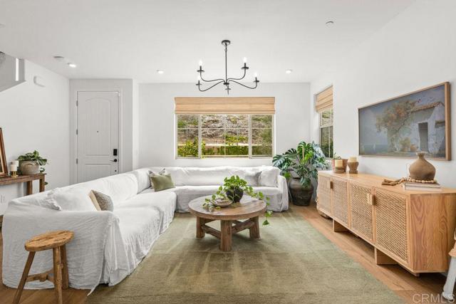 Detail Gallery Image 14 of 69 For 1763 Laurelwood Way, Oceanside,  CA 92057 - 3 Beds | 2/1 Baths