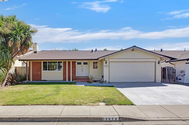 35573 Purcell Pl, Fremont CA: https://media.crmls.org/mediaz/27530bd1-0834-4621-be77-2ff69f079542.jpg