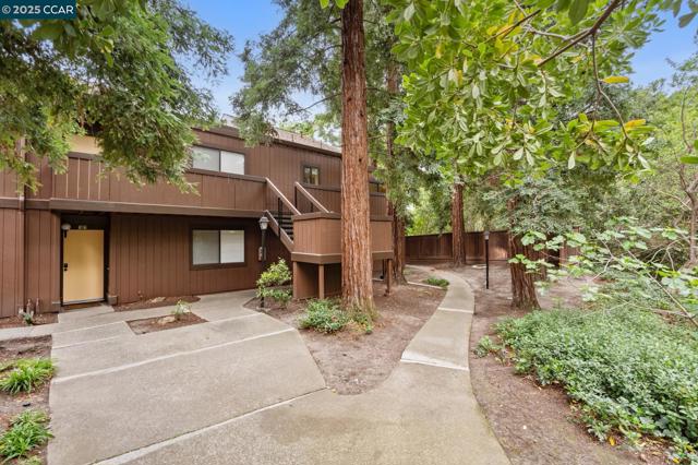 879 Camelback Pl, Pleasant Hill CA: https://media.crmls.org/mediaz/27532f63-b086-4c09-9b7b-d0eb05b05302.jpg