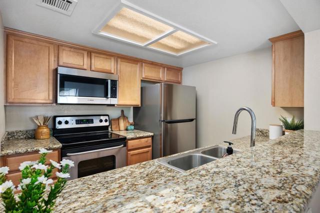 15048 Avenida Venusto, San Diego CA: https://media.crmls.org/mediaz/275381ba-4e4d-48b7-a335-2dfebd72e346.jpg