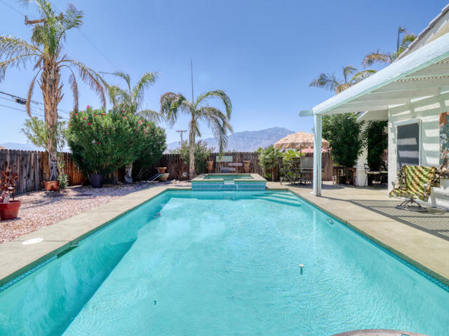 12720 Cuando Way, Desert Hot Springs CA: https://media.crmls.org/mediaz/2753ee34-72b6-4334-aa95-f81b11e58ee7.jpg