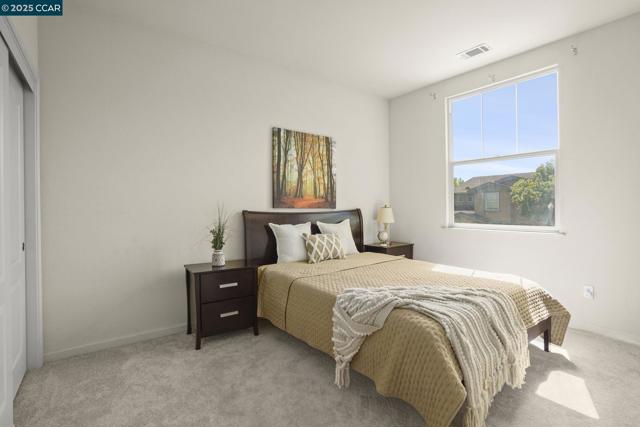 1162 Waverly Cir, Hercules CA: https://media.crmls.org/mediaz/275443fa-aaa7-48a7-8c44-1985917ecd6c.jpg