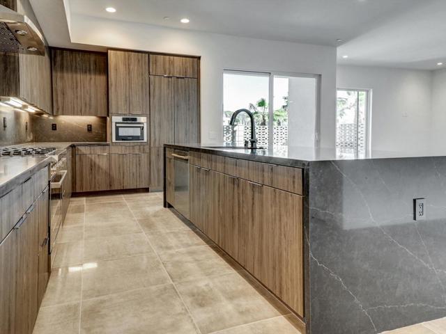 766 Obsidian Loop E E Loop, Palm Springs CA: https://media.crmls.org/mediaz/2754c924-eaaf-40a0-b0a6-312e3bf0dc8e.jpg