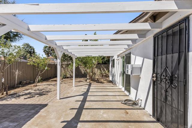 1745 Acorn St, Escondido CA: https://media.crmls.org/mediaz/2754f75e-7f11-4ea8-aea6-7b169f372045.jpg