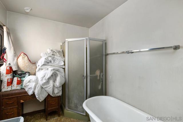 2747 Fairfield St, San Diego CA: https://media.crmls.org/mediaz/275563eb-1cf9-44b0-a9e4-020648bf476b.jpg