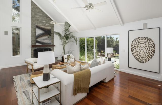 675 Silvergate Ave, San Diego CA: https://media.crmls.org/mediaz/27559117-4a6f-42cc-a46b-47555fe4f24d.jpg