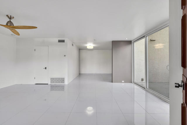 2521 N Whitewater Club Drive, Palm Springs CA: https://media.crmls.org/mediaz/2755a894-7696-4fbb-bc27-83f55f86bb55.jpg