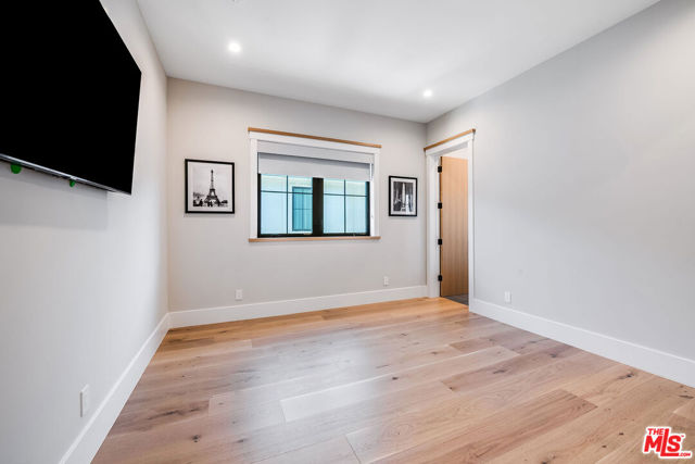 4365 Kraft Avenue, Studio City CA: https://media.crmls.org/mediaz/2755fa75-607c-415b-a4e6-9e5e3794c9b8.jpg