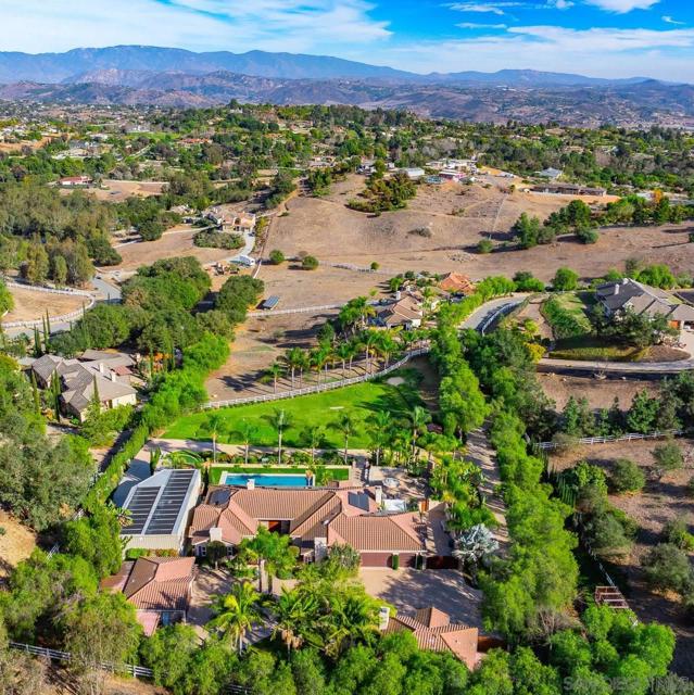 4703 Briana Ct, Fallbrook CA: https://media.crmls.org/mediaz/27569f68-d087-4890-b747-92cdc2ea8cd3.jpg