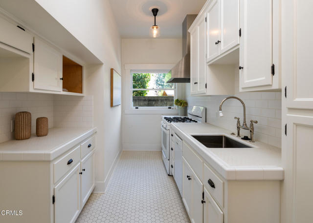 Detail Gallery Image 33 of 40 For 1230 S Oakland Ave, Pasadena,  CA 91106 - 7 Beds | 8 Baths