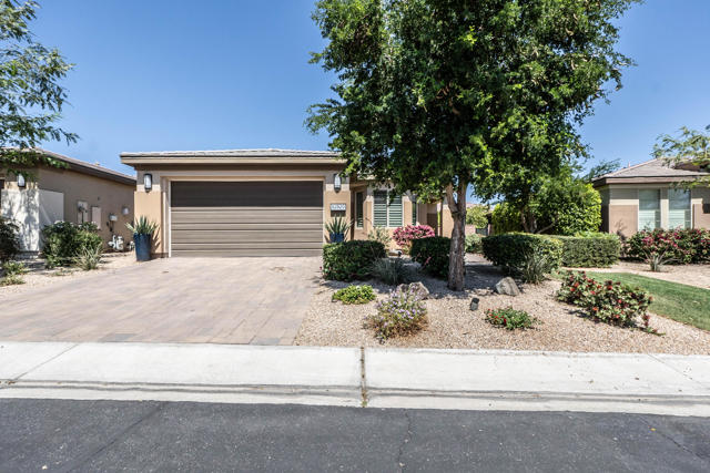 82820 Kingsboro Lane, Indio CA: https://media.crmls.org/mediaz/2756b03b-c40f-45ca-b8ee-68a14ed58fd6.jpg