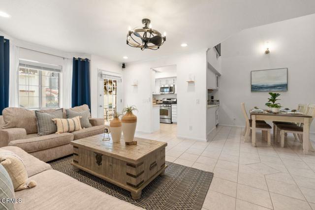 Detail Gallery Image 3 of 28 For 238 Camino Toluca, Camarillo,  CA 93010 - 2 Beds | 2/1 Baths