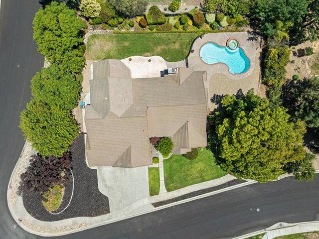 120 Tierra Del Sol, Hollister CA: https://media.crmls.org/mediaz/2756b83e-06e6-4ad2-ac42-74685e53555f.jpg