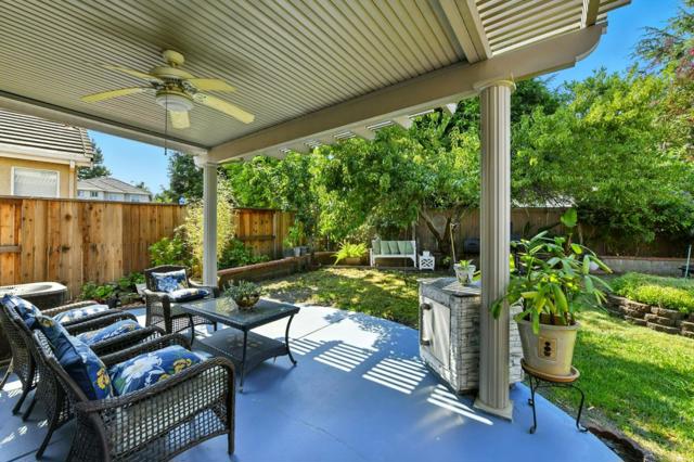 4111 Windsong Street, Sacramento CA: https://media.crmls.org/mediaz/2756cab3-3174-4f1d-8f0c-ac9dc0f926b3.jpg