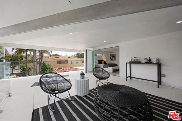 621 N Kings Road, West Hollywood CA: https://media.crmls.org/mediaz/2757e480-f9fc-4a73-9f2f-7e2f48af92d4.jpg
