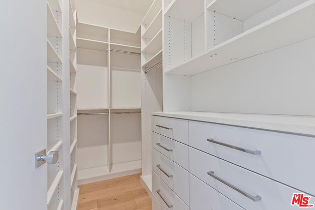 3571 Colonial Avenue, Los Angeles CA: https://media.crmls.org/mediaz/2757ec47-970b-444f-a1d9-2d485b9d48db.jpg