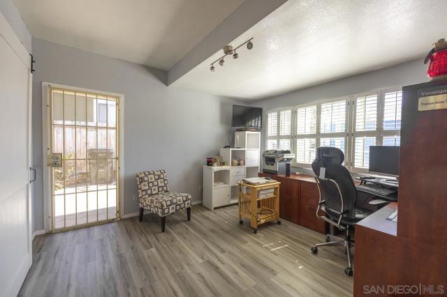 4033 Loma Alta Dr, San Diego CA: https://media.crmls.org/mediaz/2757ef29-c226-427a-ad53-bf26a72e3dd9.jpg