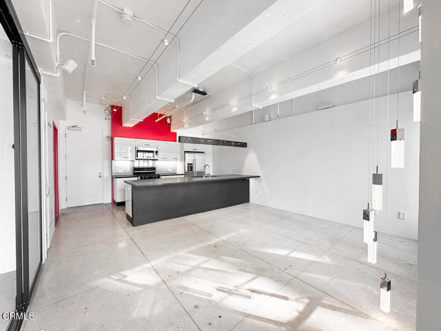 746 S Los Angeles Street, Los Angeles CA: https://media.crmls.org/mediaz/27580717-7f45-42ec-b42d-ef5d77fbdebd.jpg