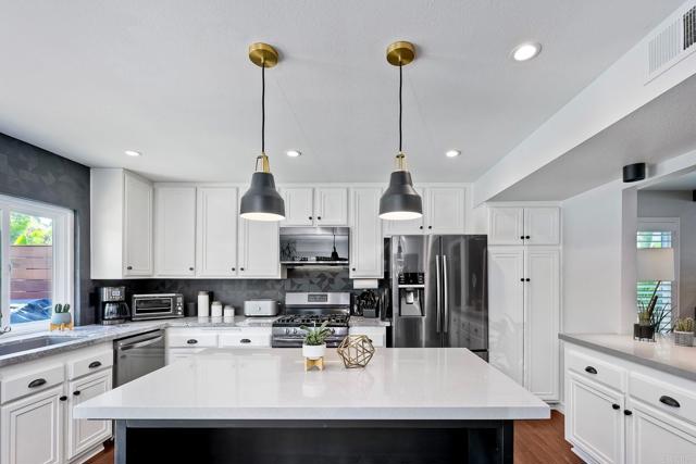 Detail Gallery Image 11 of 37 For 4129 Terry St, Oceanside,  CA 92056 - 4 Beds | 2/1 Baths