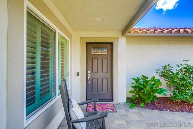 10970 Shy Bird Ln, San Diego CA: https://media.crmls.org/mediaz/27589038-0acf-4175-9407-e9e5f94d6b4a.jpg