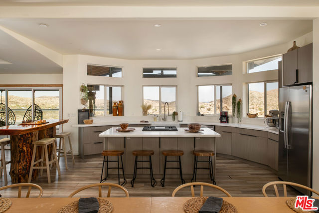 59855 Security Drive, Yucca Valley CA: https://media.crmls.org/mediaz/2758ccab-7ecb-4e07-bc04-600aa1f6fec5.jpg