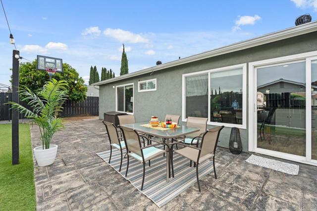 13637 Los Olivos Ave, Poway CA: https://media.crmls.org/mediaz/27591fda-eaf0-47b5-8d70-28b80ad5672d.jpg