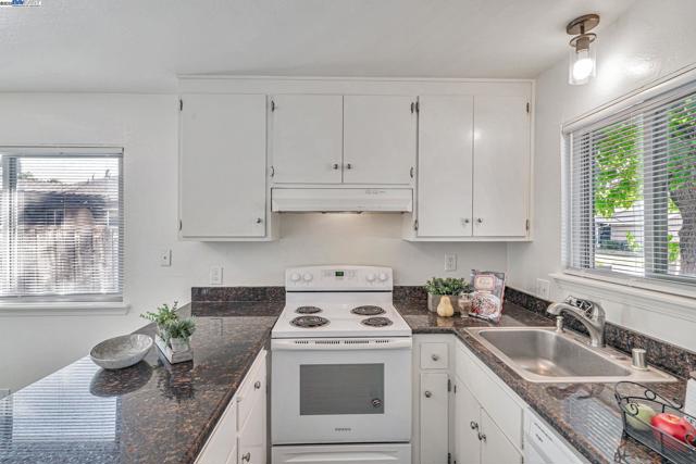 8629 Beverly Lane, Dublin CA: https://media.crmls.org/mediaz/27595225-5700-4dc1-8ab0-287c9de7188d.jpg