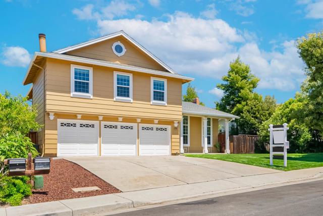 3241 Simberlan Drive, San Jose CA: https://media.crmls.org/mediaz/27597e96-c93a-4952-b220-e72d9479ee54.jpg