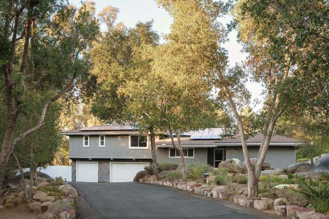 13664 Jack Rabbit Rd, Poway CA: https://media.crmls.org/mediaz/2759a32b-2c0a-46e2-8625-1c9b0aad505d.jpg