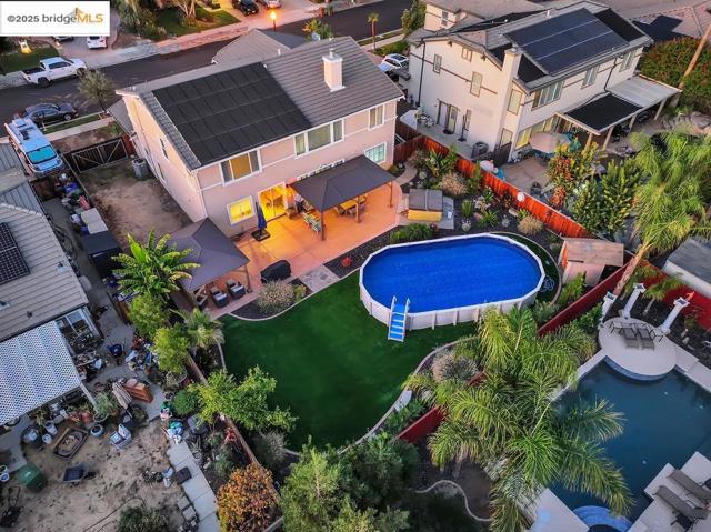 596 Toscanna Court, Brentwood CA: https://media.crmls.org/mediaz/275a33bd-4cd3-4391-9d59-3ff0855404e0.jpg