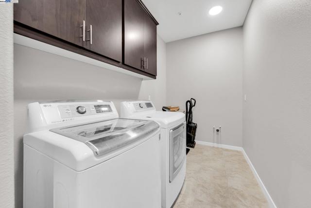 2859 Wylin Blvd, Lathrop CA: https://media.crmls.org/mediaz/275a99de-de88-4004-b0f8-5ca6e1a7fc30.jpg