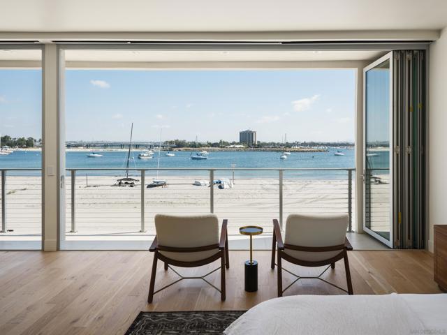 2841 Bayside Walk, San Diego CA: https://media.crmls.org/mediaz/275abb95-b6a3-4a60-9e3d-30230512d58c.jpg
